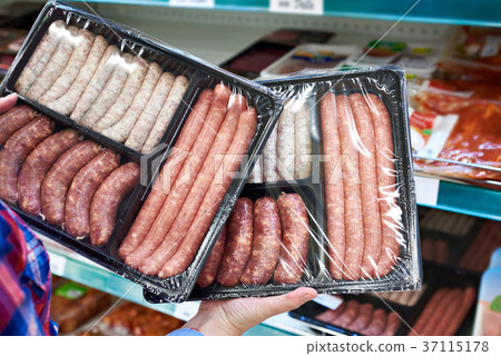 Raw sausage in store Raw sausage in store 37115178