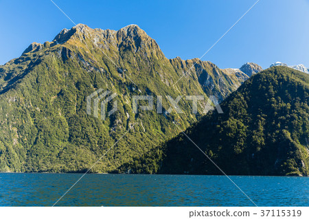 新西蘭峽灣國家公園Milford Sound Mitre Peak 新西蘭峽灣國家公園Milford Sound Mitre Peak 37115319