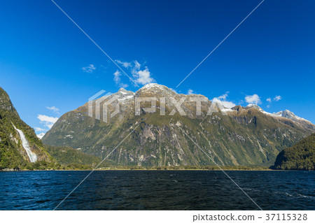 New Zealand Fiordland National Park Milford Sound New Zealand Fiordland National Park Milford Sound 37115328