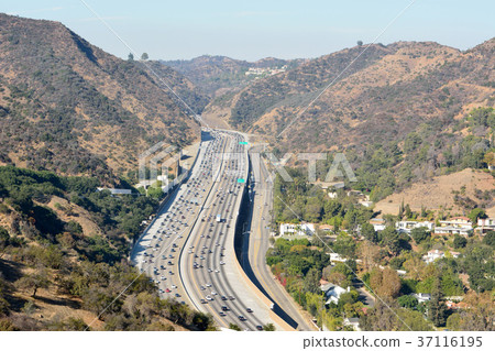 View over San Diego freeway in Los Angeles. 37116195