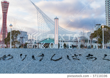 Kobe Port Tower 37118106