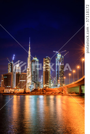 Dubai downtown skyline 37118172