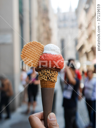 Strawberry and chocolate gelato Strawberry and chocolate gelato 37119659