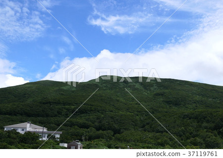 Mt. Chokai seen from near Ohira Sanso Mt. Chokai seen from near Ohira Sanso 37119761