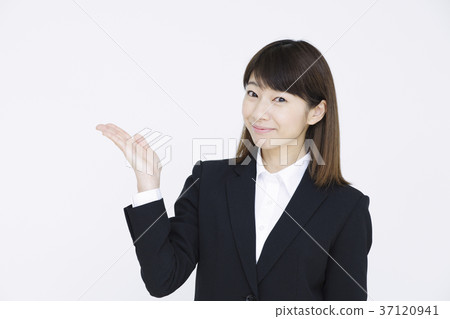 年輕的商界女強人 37120941