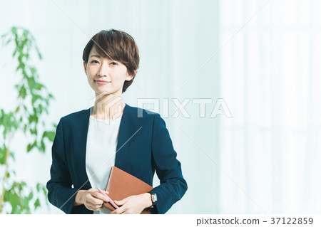商務中年婦女 37122859