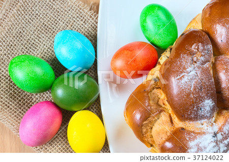 Easter eggs and traditional cake Easter eggs and traditional cake 37124022