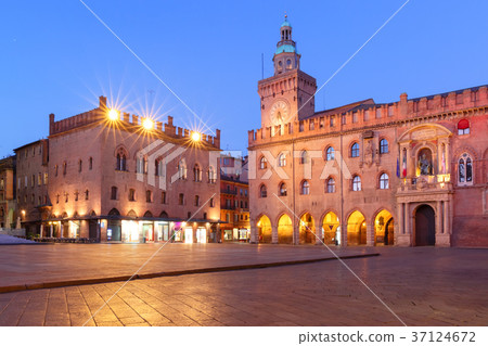 Panorama of Piazza Maggiore square, Bologna, Italy Panorama of Piazza Maggiore square, Bologna, Italy 37124672