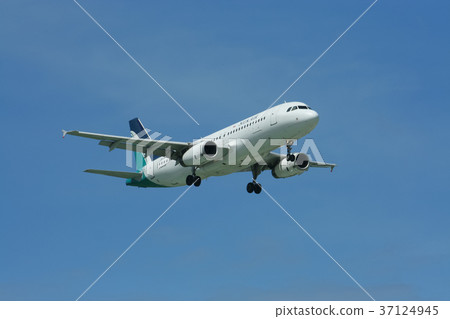 9V-SLH Airbus A320-200 of Silkair 37124945