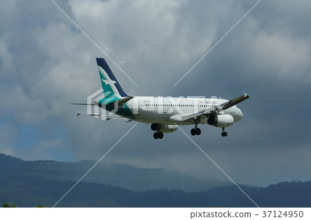 9V-SLH Airbus A320-200 of Silkair 37124950