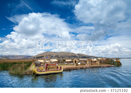 Totora boat on the Titicaca lake near Puno, Peru 37125192