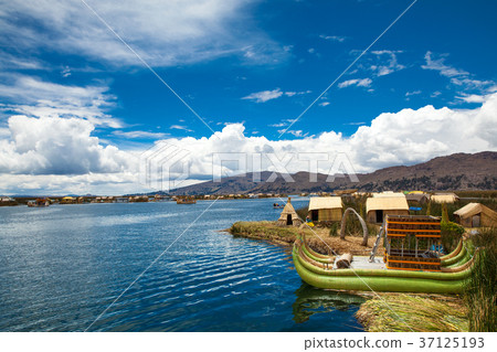 Totora boat on the Titicaca lake near Puno, Peru 37125193