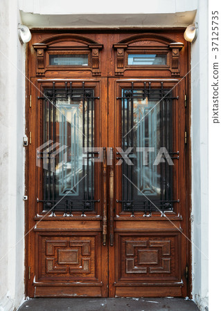 Old wooden door 37125735