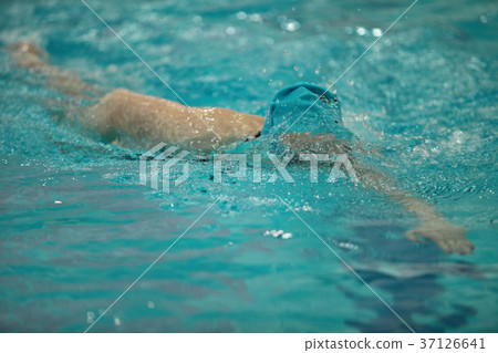 Swimmer moving style crawl Swimmer moving style crawl 37126641