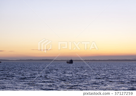 Going to sea Going to sea 37127259