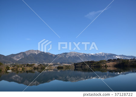 Shiode Pond和Naki在冬天 Shiode Pond和Naki在冬天 37128722