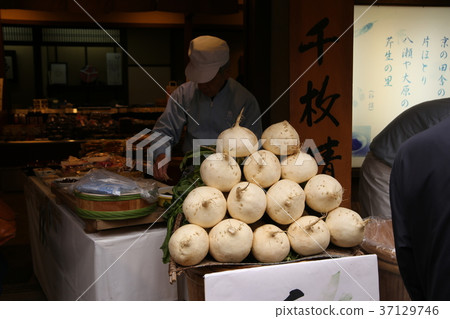 Pickles Pickles 37129746