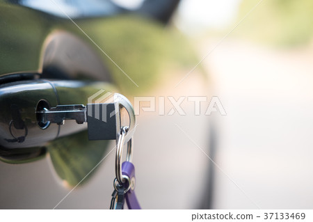 Close up car key left in a lock 37133469