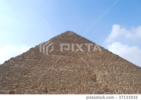 King Khufu Pyramid 37133938