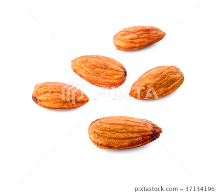 almonds isolated on white background 37134196