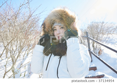 Woman, winter, snow, Mt. 37134954