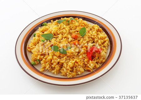 Dry curry rice 37135637