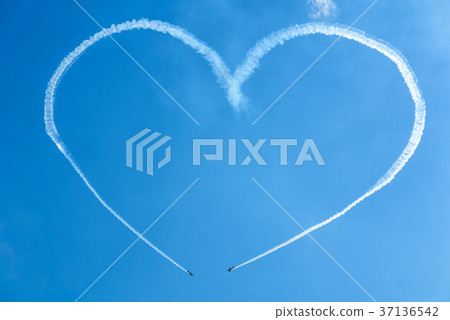 A heart in the sky from planes 37136542