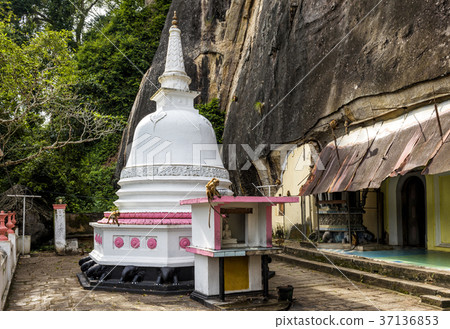 Buddhist cave temple in Mulkirigala, Sri Lanka Buddhist cave temple in Mulkirigala, Sri Lanka 37136853