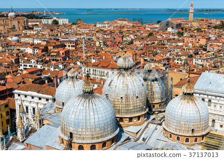 Aerial view of Venice, Italy 37137013