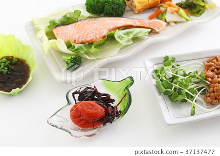 Japanese cuisine looks tasty Japanese cuisine looks tasty 37137477