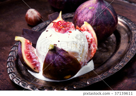 summer ice cream with figs summer ice cream with figs 37139611