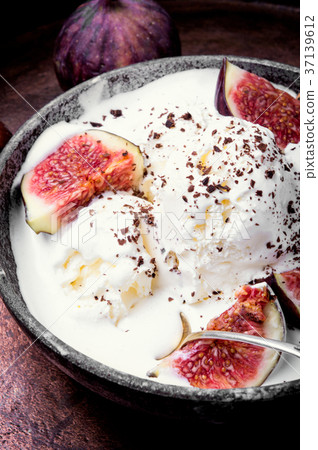 summer ice cream with figs summer ice cream with figs 37139612