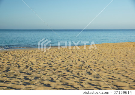 Art Beautiful sunrise over the tropical beach Art Beautiful sunrise over the tropical beach 37139614