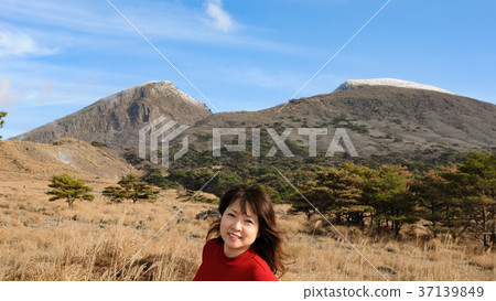 Korean mountain of snow covered portrait 37139849