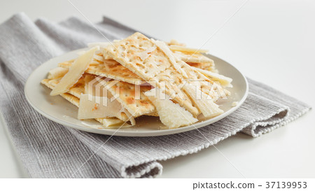 Snack plate of cheese and crackers 37139953