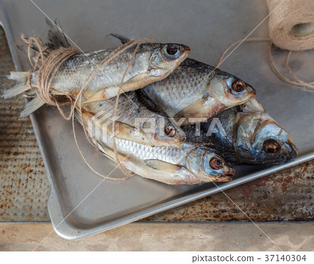 Taranka, Sun Dried Salty River Fish 37140304