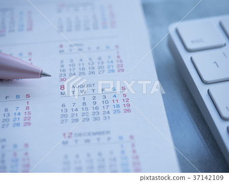 Business image · Calendar · Keyboard · August · Women Business image · Calendar · Keyboard · August · Women 37142109