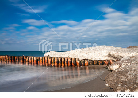 Winter on shore of the Baltic Sea Winter on shore of the Baltic Sea 37142732