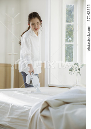 Girl putting on futon cleaner Girl putting on futon cleaner 37142823