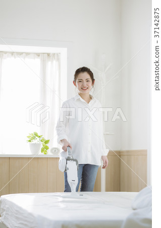 Girl putting on futon cleaner Girl putting on futon cleaner 37142875