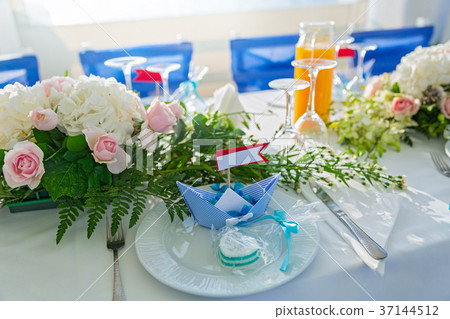 Bright holiday table 37144512