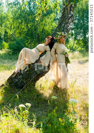 Beautiful women relaxes on nature 37145015