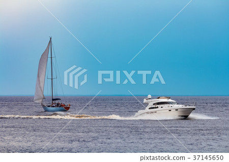 White speed boat in action White speed boat in action 37145650