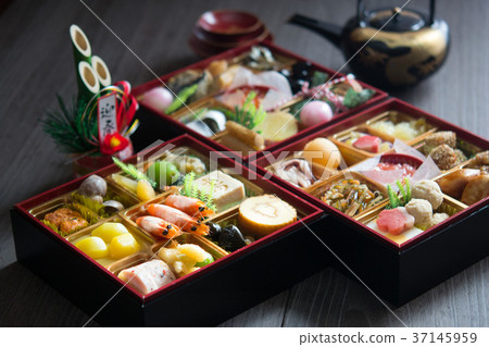 New Year dishes  37145959