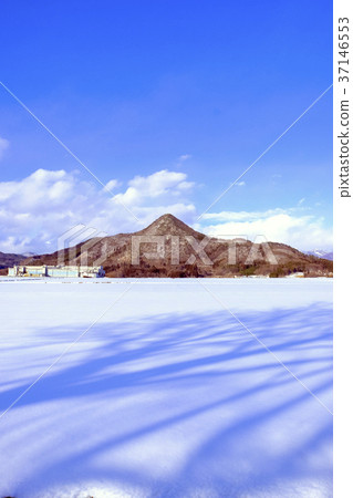 雪場，陰影和三角形（垂直） 37146553