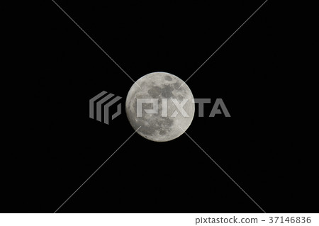 Fourteen night moon, New Year's Day 2018 Fourteen night moon, New Year's Day 2018 37146836