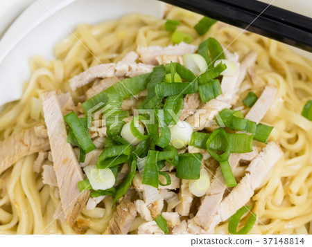 Yunnan style Chinese dry noodles 37148814