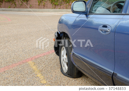 Flat tire car 37148833