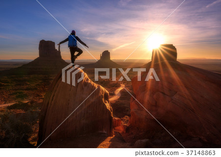 Inspiration shot at Monument Valley, Utah, USA 37148863