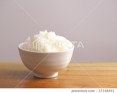 新鮮煮熟的米飯 新鮮煮熟的米飯 37148933